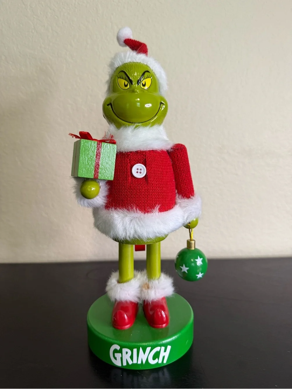 Grinch Nutcracker 11” Wood 2023 Dr. Seuss Who Stole with present & ornament